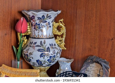 Items on the corner shelf close up