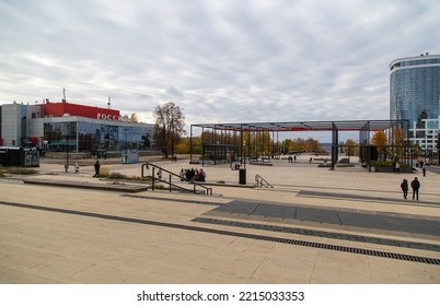 Izhevsk, RU - October 16, 2022: The Lower Part Of The Central Square Of The City Of Izhevsk With The Cinema Center 