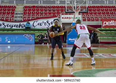 IZMIR - FEB 26: Fenerbahce's Ali Muhammed Bobby Dixon Drives To The Basket In Turkish Basketball League Game Between Pinar Karsiyaka 73-85 Fenerbahce On February 26, 2017 In Izmir