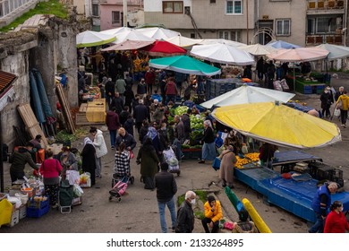 Izmir Turkey; Images From Eşrefpaşa Neighborhood Market. Daily Situations Of Sellers And People. Street Photography. 6 March 2022