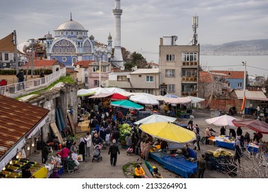 Izmir Turkey; Images From Eşrefpaşa Neighborhood Market. Daily Situations Of Sellers And People. Street Photography. 6 March 2022