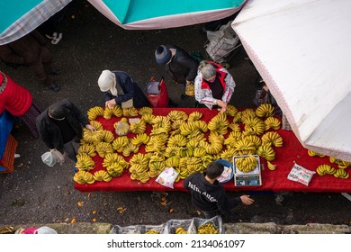 Izmir Turkey; Images From Eşrefpaşa Neighborhood Market. Daily Situations Of Sellers And People. Street Photography. 6 March 2022