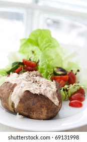 Jacket Potato With Tuna And Fresh Salad