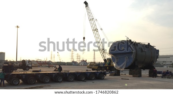 Jacking process\
& transport heavy\
machinery