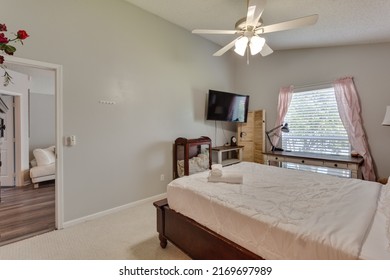 Jacksonville, FL USA - June 20 2022: Gorgeous King Size Bedroom In An Vacation Rental House