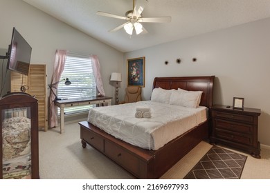 Jacksonville, FL USA - June 20 2022: Gorgeous King Size Bedroom In An Vacation Rental House