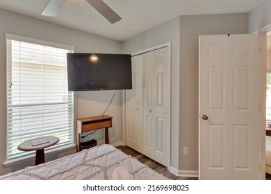 Jacksonville, FL USA - June 20 2022: Second Bedroom In An Vacation Rental House