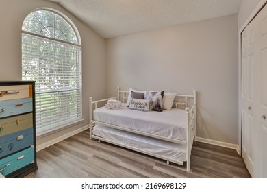 Jacksonville, FL USA - June 20 2022: Kids Daybed With Trundle Bedroom In A Vacation Rental House