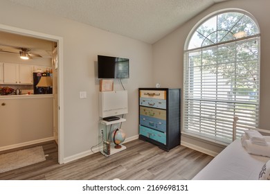 Jacksonville, FL USA - June 20 2022: Kids Daybed With Trundle Bedroom In A Vacation Rental House