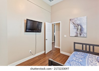 Jacksonville, FL USA - June 27 2022: Daybed With Trundle Spare Bedroom In A Vacation Rental House