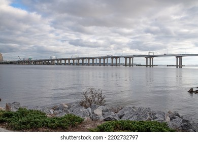 Jacksonville, Florida: December 28, 2021: Fuller Warren Bridge In The City Of Jacksonville On A Sunny Day. The Fuller Warren Bridge Was Constructed In 2002.