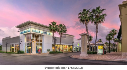 Jacksonville, Florida / United States - May 10 2020: Empty St. Johns Town Center Outdoor Shopping Mall Urban Outfitters Store Exterior During Covid Shutdown
