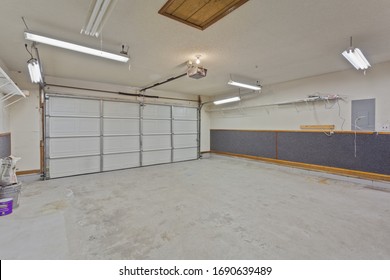 Jacksonville, Florida / USA - April 1 2020: Two Car Garage With Plenty Of Work Space