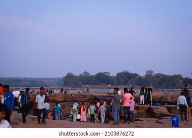 Jagdalpur, Chhattisgarh - December 28, 2021: People Roaming And Visiting Chitrakot Waterfalls Not Keeping Social Distancing And Breaking The Covid- 19 Rules