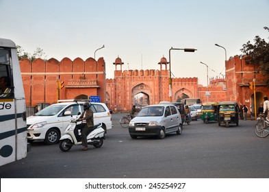 Jaipur, India - December 29, 2014: People Visit Sanganeri Gate, Johari Bazar Road, Near MI Road Of Jaipur On December 29, 2014. Jaipur Is The Capital And Largest City Of The Indian State Of Rajasthan.