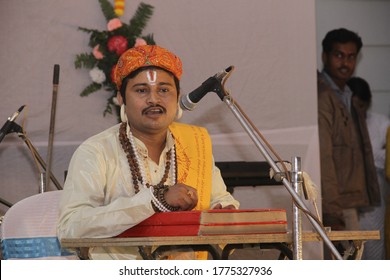 Jaipur, India - May 6, 2019 : A Traditional Indian Hindu Pandit Wearing A Turban Is Reciting Verses During A Cultural Event.