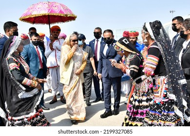 Jaipur, India, September 8, 2022: Bangladesh Prime Minister Sheikh Hasina Being Welcomed By Folk Artists On Her Arrival At Jaipur International Airport In Rajasthan.
