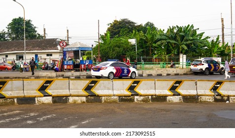 Jakarta, Indonesia 29 Th June PMIdsection Of Police Car Which Is Secure Pasar Minggu Station Eye Level View Angle