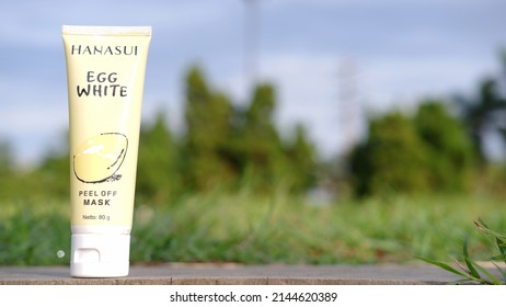 Jakarta, Indonesia - April 10, 2022: Hanasui Peel Off Mask, Cleaning Blackhead Mask Product With Egg White Ingredients