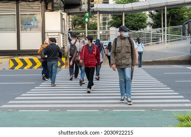 Jakarta Indonesia - August,26 Thursday  2021 : People Waiting For A Green Traffic Light To Cross The Road Safety