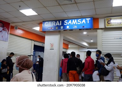 Jakarta, Indonesia - December 29, 2021: Queue At The Samsat Booth To Pay Vehicle Tax