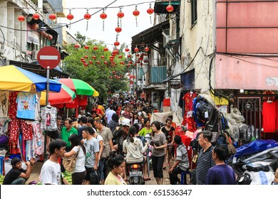 JAKARTA, INDONESIA - DECEMBER 30, 2014: A Packed Crowd Walks Along The Market In Glodok, Jakarta Chinatown In Indonesia Capital City.