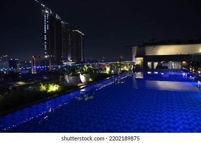 Jakarta, Indonesia. December 31, 2017: Beautiful Rooftop Pool On New Year's Eve Party At Mercure Hotel Cikini 