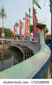 Jakarta, Indonesia - July 13, 2019: The Busy Access Bridge From Dr Sutomo Street To The Popular Pasar Baru Street In The Central Jakarta District.