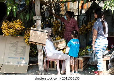 JAKARTA, INDONESIA, JULY 18, 2021: Selling Kilos Of Bananas In Marlina, Penjaringan, North Jakarta.