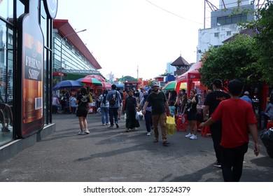 Jakarta, Indonesia - June 26 2022 : Visitors Entering Jakarta Fair Or Pengunjung PRJ 