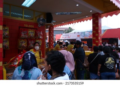 Jakarta, Indonesia - June 26 2022 : Food Stall Queue At Jakarta Fair 