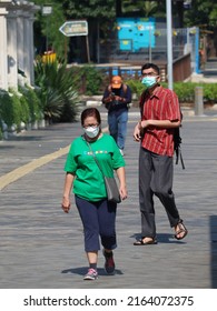 Jakarta Indonesia June 4, 2022 - Pedestrians Wearing Masks Are Walking On The Sidewalk In The Sudirman Area, South Jakarta