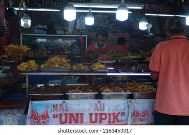 Jakarta, Indonesia - May 24 2022 : Delicious Nasi Kapau In Kramat