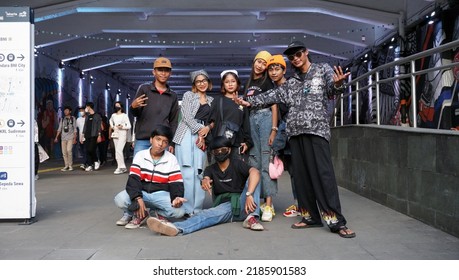 JAKARTA, INDONESIA - MAY 8, 2022: Group Of Stylish Teenagers Posing In Front Of The Camera. They Are The Ones Who Eventually Gave Rise To The Urban Culture Of 