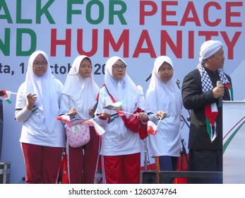 Jakarta, Indonesia - November 14, 2018: Opick and Children sing and participate in enlivening the week of solidarity for Palestine.