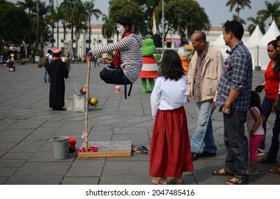 Street Performer Magician Images Stock Photos Vectors Shutterstock