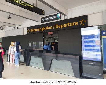 Jakarta, Indonesia In November 2022. The Atmosphere From The Entrance To The Halim Perdanakusuma Airport Departure. This Airport Only Serves Indonesian Domestic Travel.