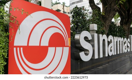 Jakarta, Indonesia, November 5, 2022, The Logo Of One Of The Well-known And Successful Private Companies In Indonesia, Sinar Mas, Which Is Engaged In The Banking, Insurance, And Consumer Goods Sector