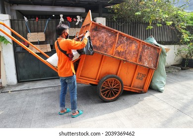 Tukang sampah Images, Stock Photos & Vectors  Shutterstock