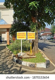 Jakarta, Indonesia, September 2, 2020 : The Hospital Sign Direction Showing Where Covid-19 Patient Should Go