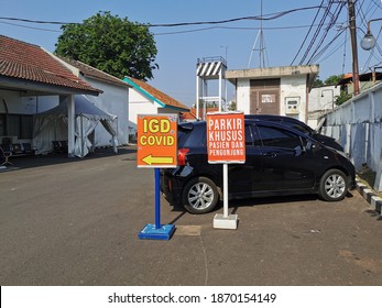 Jakarta, Indonesia, September 2, 2020 : The Hospital Sign Direction Showing Where Covid-19 Patient Should Go