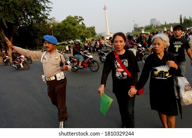 Jakarta, Indonesia.
September 6, 2012.

Suciwati-Munir's Widow (center) And Sumarsih-Wawan's Mother (right) Two Human Rights Activists During The Kamisan Rally In Front Of The Presidential Palace.