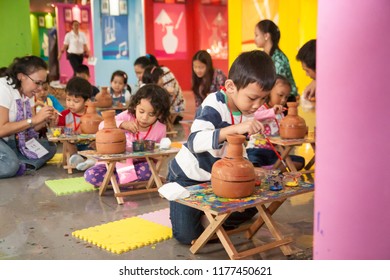 Jakarta, Indonesia-Mei 2016: The Kids Join The Art Class At Museum Nasional, So Called Museum Gajah, In Jakarta. This Class Is Intended To Introduce Art And Culture To Kids.