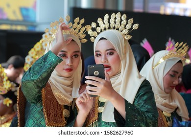 Malaysian dancer Images, Stock Photos & Vectors  Shutterstock