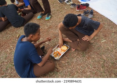 Jakarta,indonesia-august 2022:a Group Of Students Eating Together In One Big Tray With Joy And Enthusiasm