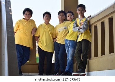 Jakarta,indonesia-july 2022: A Group Of Elementary School Students Is Doing A Yearbook Photoshoot With A Yellow Theme