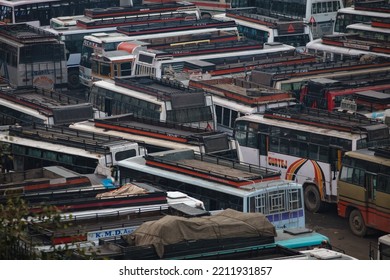 JAMMU, INDIA - JANUARY 2009: Busy And Congested Bus Station In The Early Morning