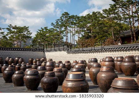 Jangdokdae Janggo of the King of the Joseon Dynasty
Django is a storehouse that kept soybean paste, red pepper paste, and soy sauce in the palace.
