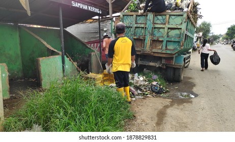 Janitor Picking Up Trash At A Temporary Shelter, In Batang, Indonesia, December 17, 2020