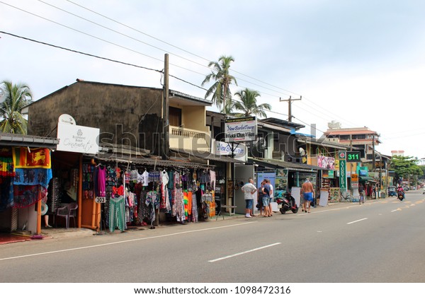 Street View Sri Lanka January 14 2018 Hikkaduwa Sri Lanka Stock Photo 1098472316 | Shutterstock